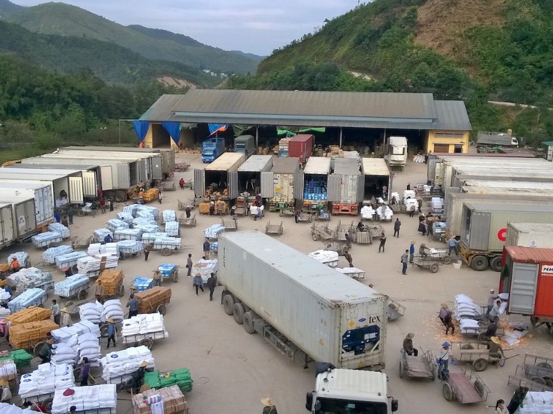 hàng chính ngạch và tiểu ngạch