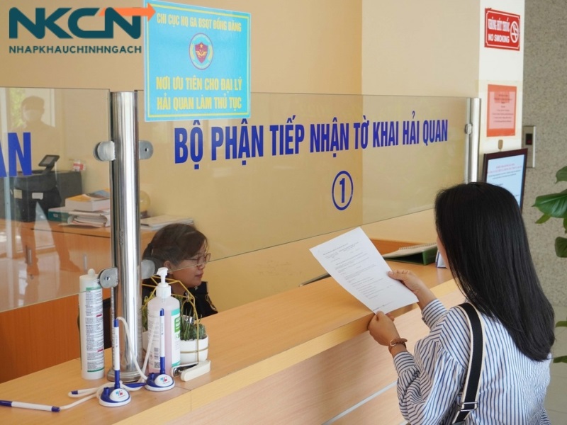 lệ phí thông quan hàng hóa