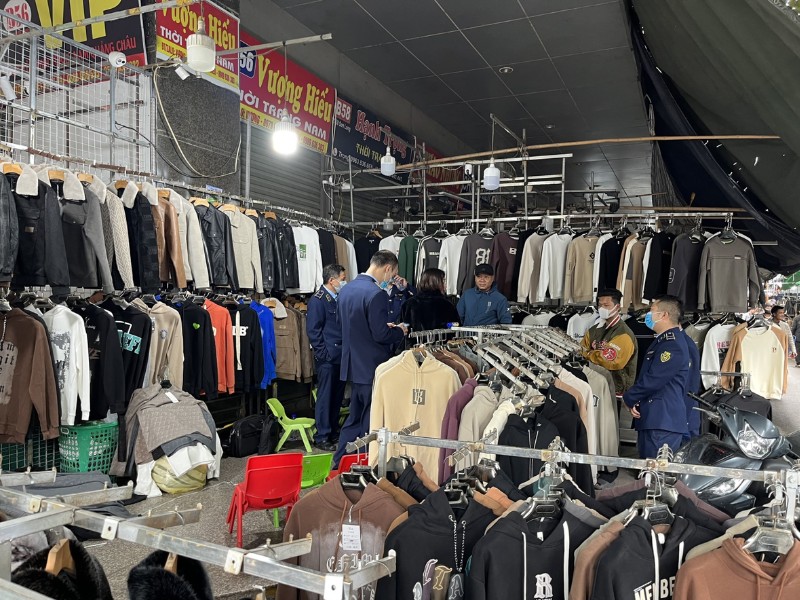 muốn mở shop quần áo lấy hàng ở đâu